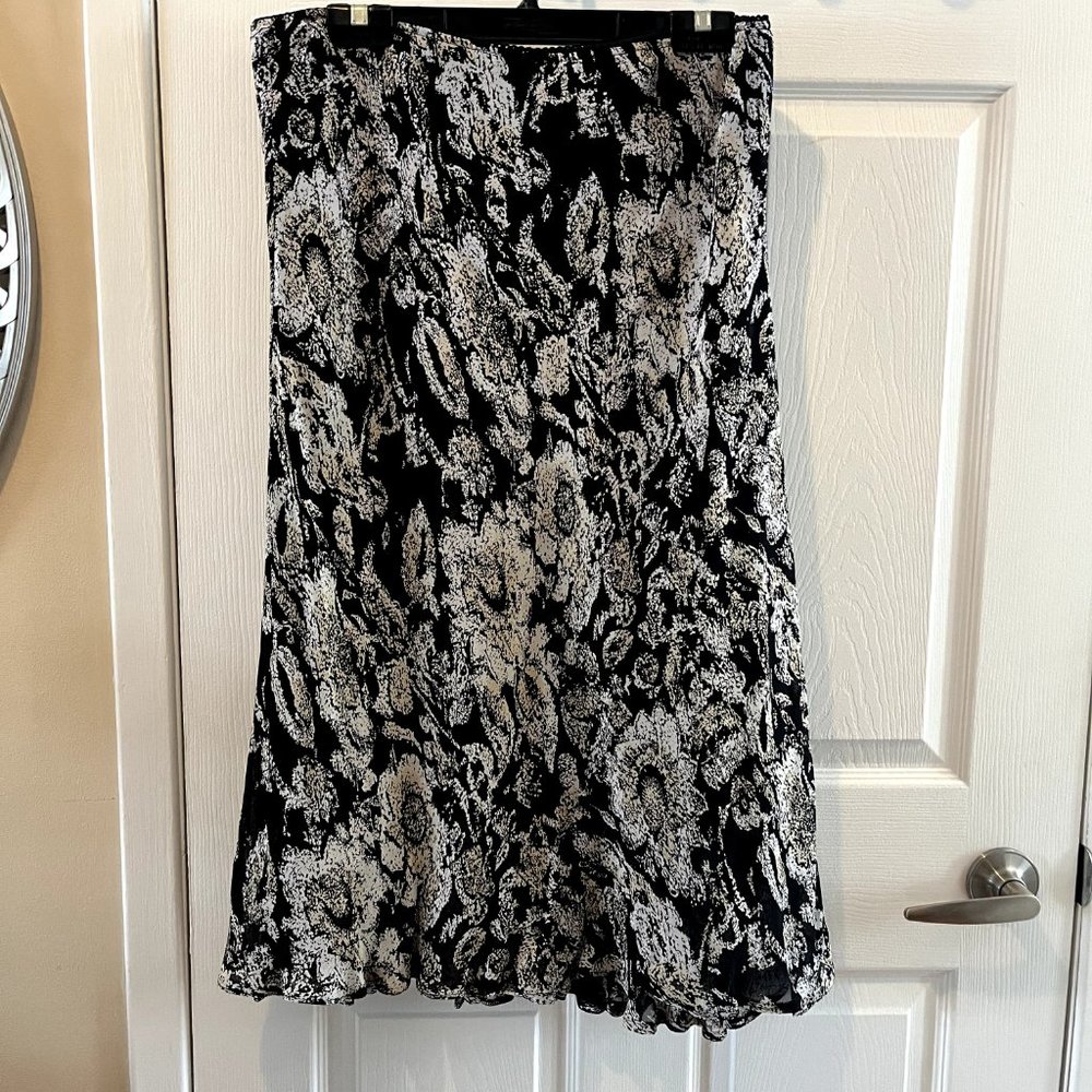 JL lined, flared skirt, black and white